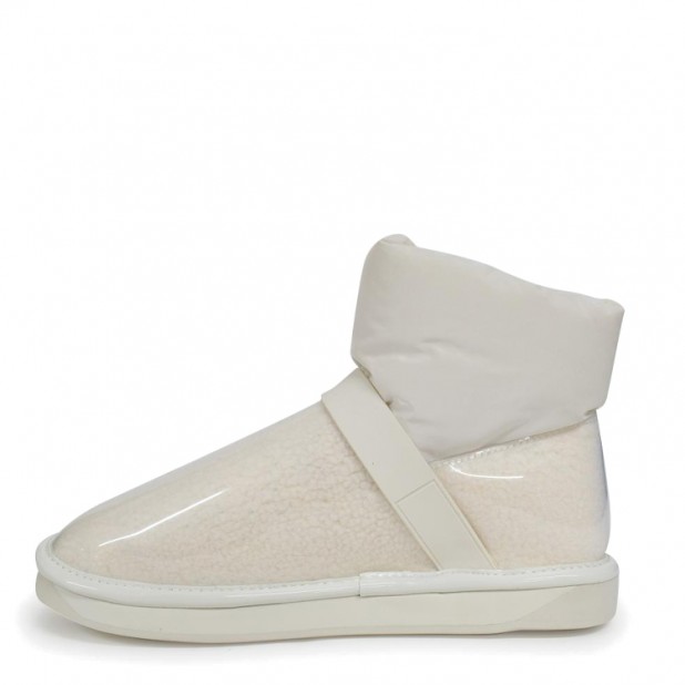 UGG Clear Quilty Boots White