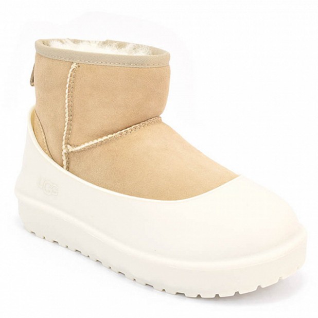 UGG Women’s Boot Guard Sand