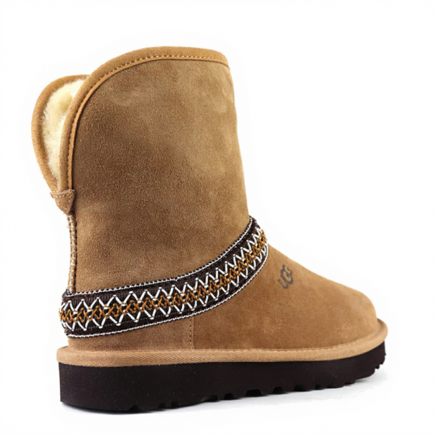UGG Classic Short Crescent Chestnut